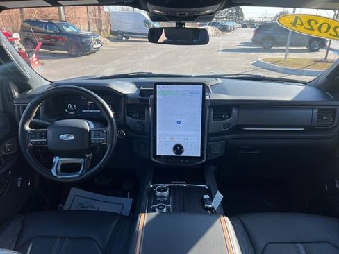 Certified 2024 Ford Expedition Platinum image 21