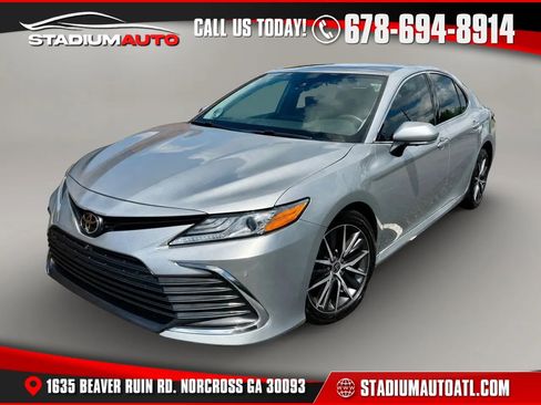 Used 2023 Toyota Camry XLE w/ Navigation Package FWD image 1