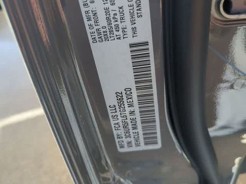 New 2026 RAM 2500 Laramie AWD/4WD image 14