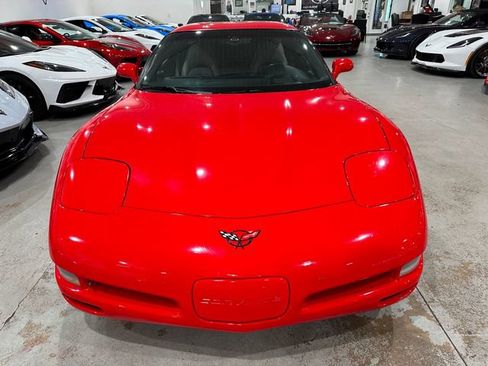 Used 2004 Chevrolet Corvette Coupe w/ Preferred Equipment Group RWD image 21