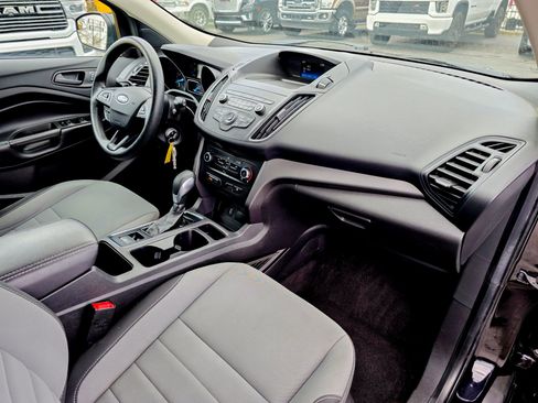 Used 2019 Ford Escape S image 9