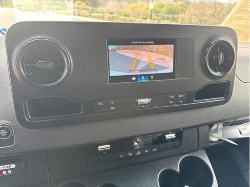 Used 2023 Mercedes-Benz Sprinter 2500 image 16