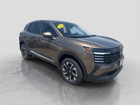 Used 2025 Nissan Kicks SV AWD/4WD image 10