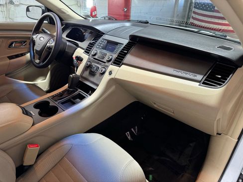 Used 2015 Ford Taurus SE image 13