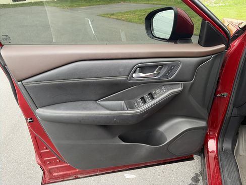 Used 2023 Nissan Rogue SL AWD/4WD image 14