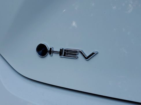 Used 2025 Toyota Camry SE image 8