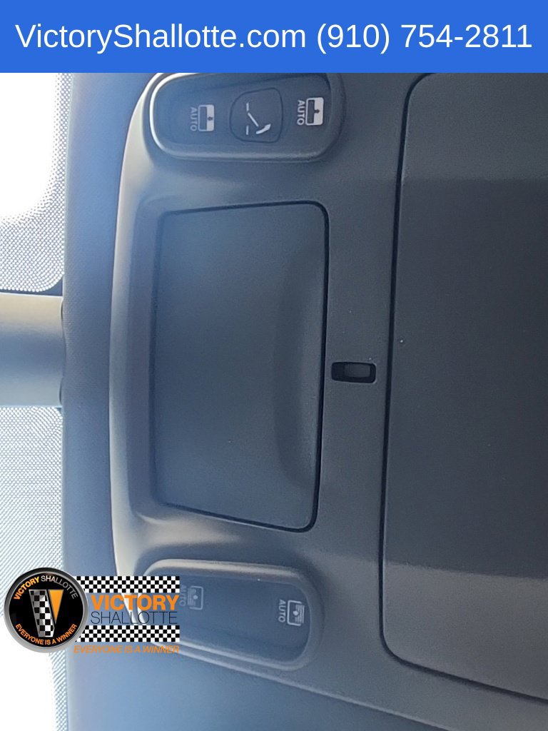 Used 2025 Chrysler Pacifica Limited FWD image 41
