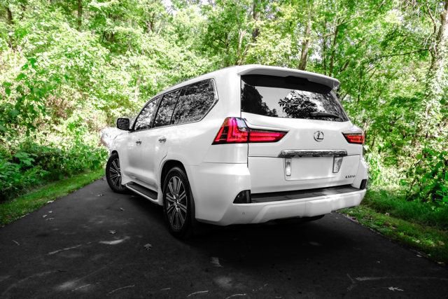 Used 2016 Lexus LX 570 4WD w/ Luxury Package image 4