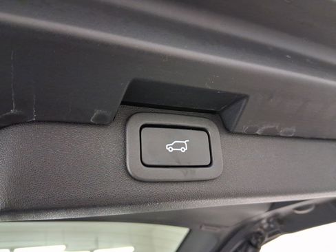 Used 2018 Land Rover Discovery HSE image 30