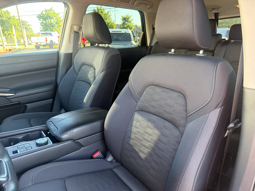 Used 2025 Nissan Pathfinder SV AWD/4WD image 22