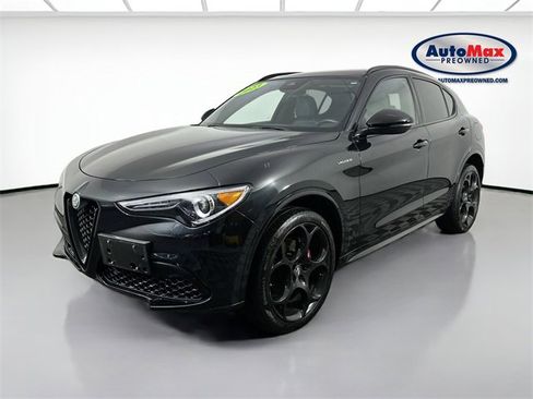 Used 2023 Alfa Romeo Stelvio Veloce image 5