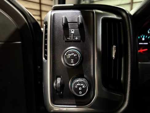 Used 2017 Chevrolet Silverado 1500 LT w/ All Star Edition image 31