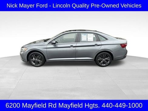 Used 2023 Volkswagen Jetta SE image 4