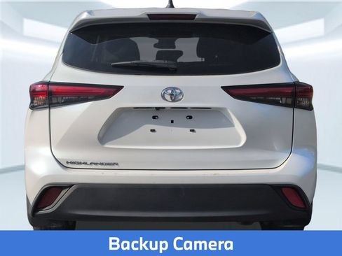 Used 2023 Toyota Highlander L FWD image 6