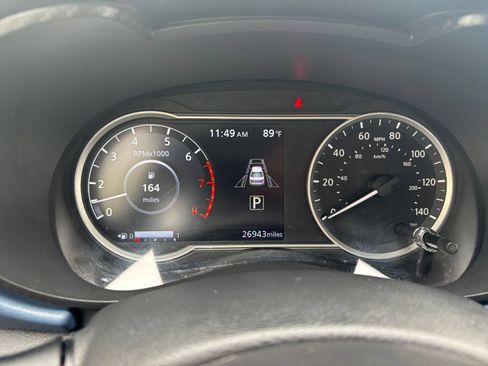 Used 2025 Nissan Versa SV FWD image 33