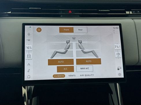 Used 2024 Land Rover Range Rover Sport SE AWD/4WD image 16