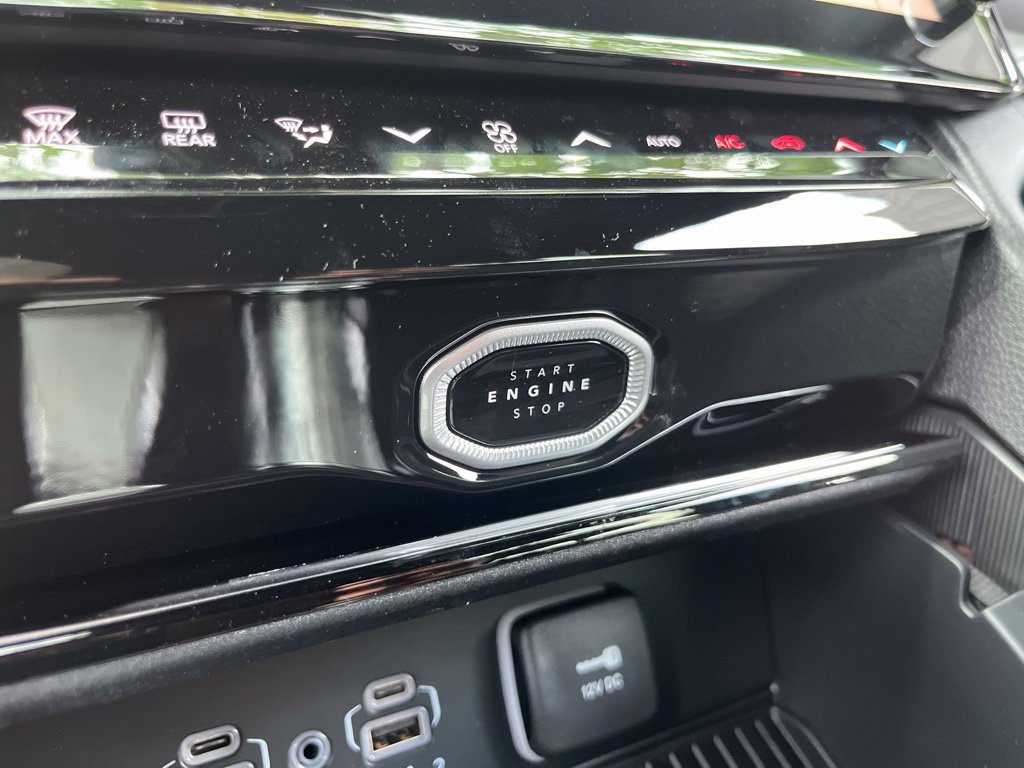 New 2026 Jeep Grand Cherokee Altitude AWD/4WD image 33