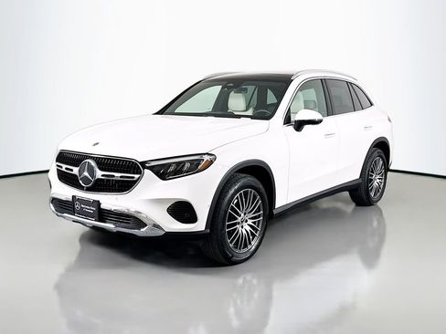 Used 2025 Mercedes-Benz GLC 300 4MATIC image 3