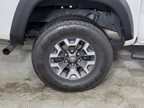 Used 2023 Toyota Tacoma TRD Off-Road w/ Technology Package AWD/4WD image 10