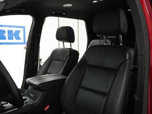 Used 2023 Chevrolet Traverse RS FWD image 19