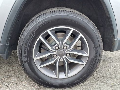 Used 2019 Jeep Grand Cherokee Limited w/ Luxury Group II image 10