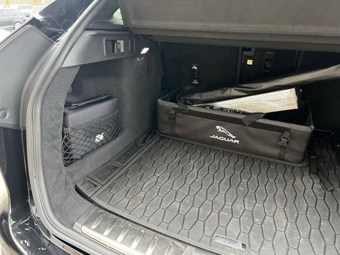 Certified 2023 Jaguar F-PACE R-Dynamic S image 37