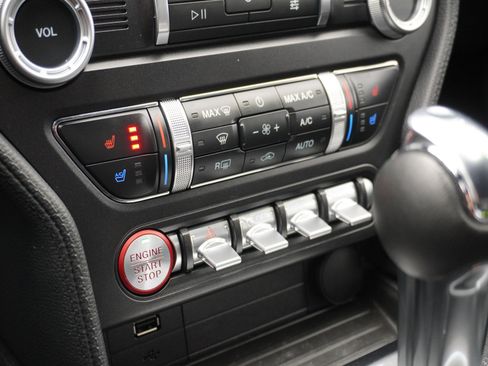 Used 2022 Ford Mustang Premium image 18