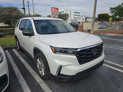 Certified 2023 Honda Pilot LX image 3