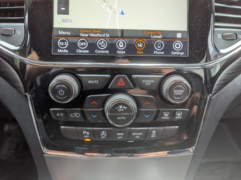 Used 2020 Jeep Grand Cherokee Altitude AWD/4WD image 23