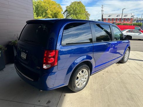 Used 2018 Dodge Grand Caravan SE w/ UConnect Hands-Free Group image 7