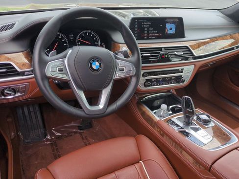 Used 2018 BMW 750i xDrive AWD/4WD image 30