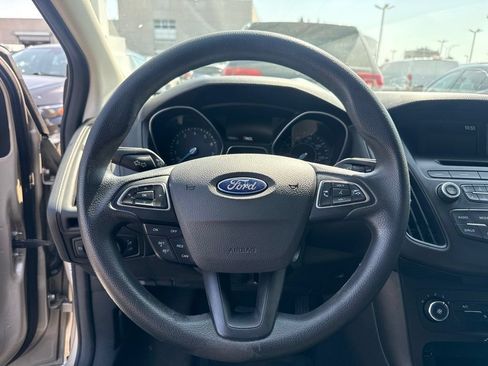 Used 2017 Ford Focus SE FWD image 3