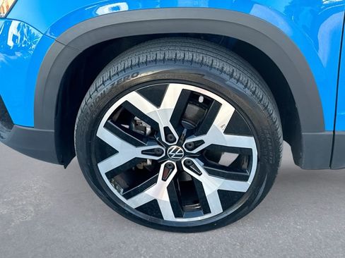 Used 2022 Volkswagen Taos SEL w/ Panoramic Sunroof Package AWD/4WD image 19