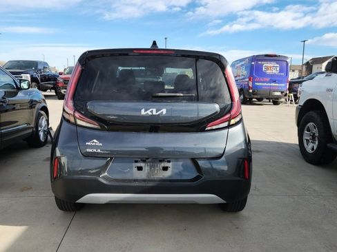 Used 2023 Kia Soul LX image 2