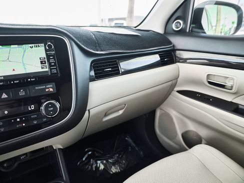 Used 2016 Mitsubishi Outlander SEL FWD image 31