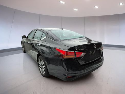 Used 2024 Nissan Altima 2.5 SV image 3