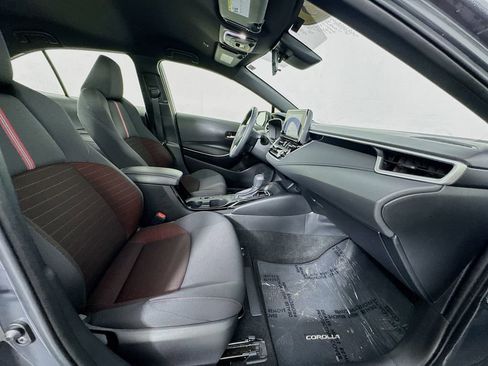 Used 2025 Toyota Corolla SE image 32