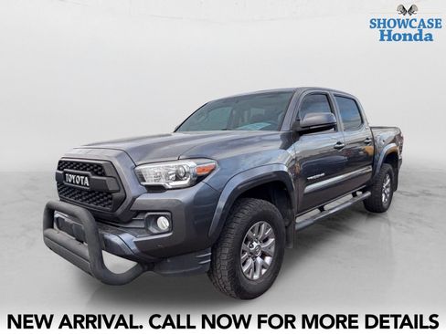 Used 2017 Toyota Tacoma SR5 w/ Tow Package AWD/4WD image 2