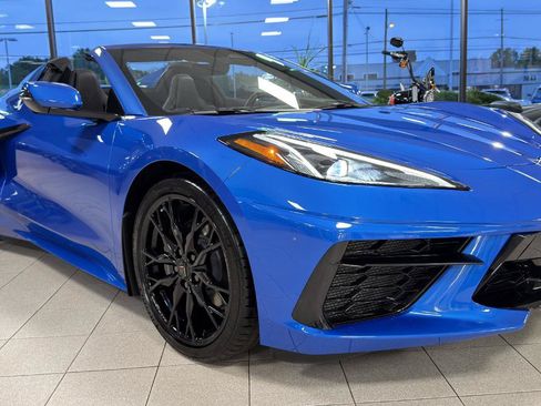 Used 2025 Chevrolet Corvette Stingray Convertible w/ 1LT RWD image 2
