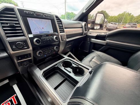 Used 2020 Ford F250 Platinum w/ FX4 Off-Road Package AWD/4WD image 29