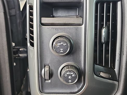 Used 2018 Chevrolet Silverado 1500 LT w/ All Star Edition AWD/4WD image 29