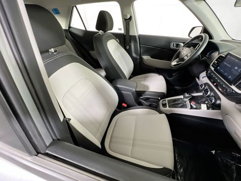 Used 2024 Hyundai Venue SEL FWD image 25