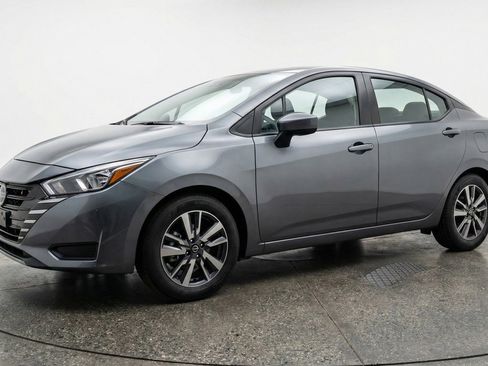Used 2025 Nissan Versa SV image 3