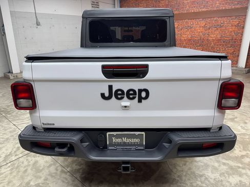 Used 2025 Jeep Gladiator Sport AWD/4WD image 4