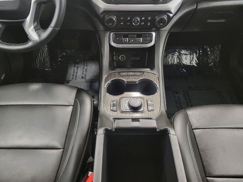 Used 2023 GMC Acadia SLT w/ Elevation Edition image 17