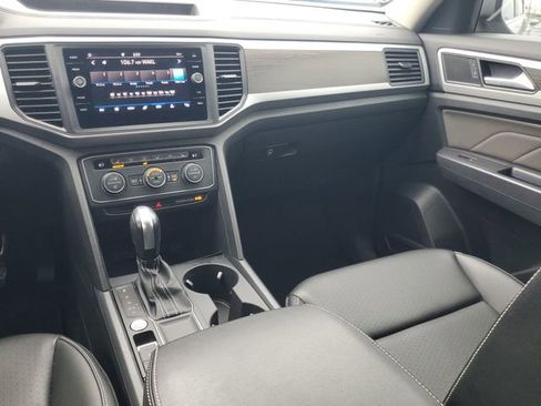 Used 2021 Volkswagen Atlas SE w/ Towing Package image 12