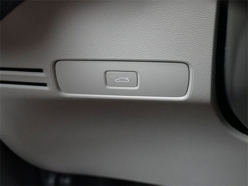 New 2026 Volvo XC40 B5 Ultra w/ Climate Package image 28