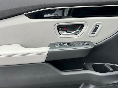 New 2025 Honda Pilot Touring image 14