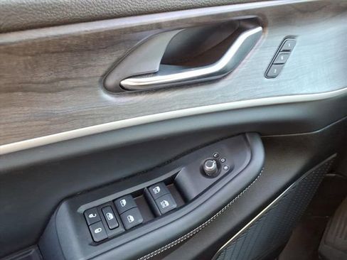 Used 2025 Jeep Grand Cherokee Limited w/ Luxury Tech Group II image 15