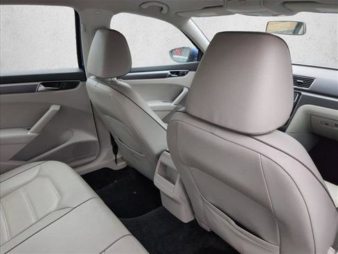 Used 2017 Volkswagen Passat 1.8T R-Line w/ R-Line Lighting Package image 22